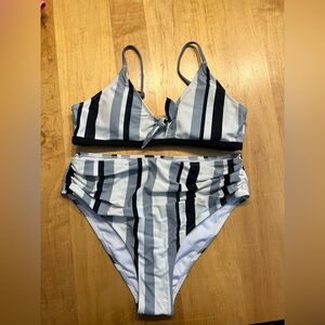 Cupshe Black/White Bathing Suit, Size Medium